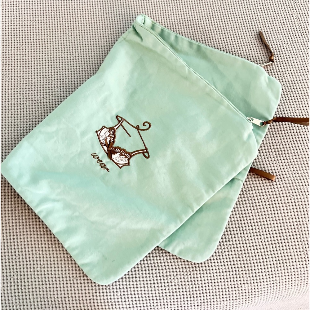 - Soma Wash & Wear Intimates Divided Travel Bag